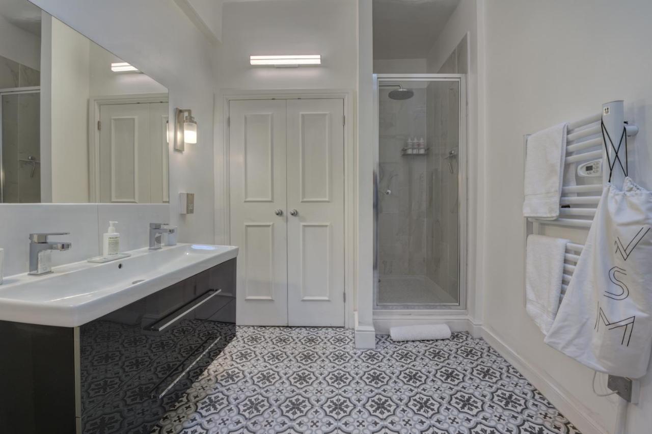 Beautiful Apartment On The Historic Rows Chester Exterior photo